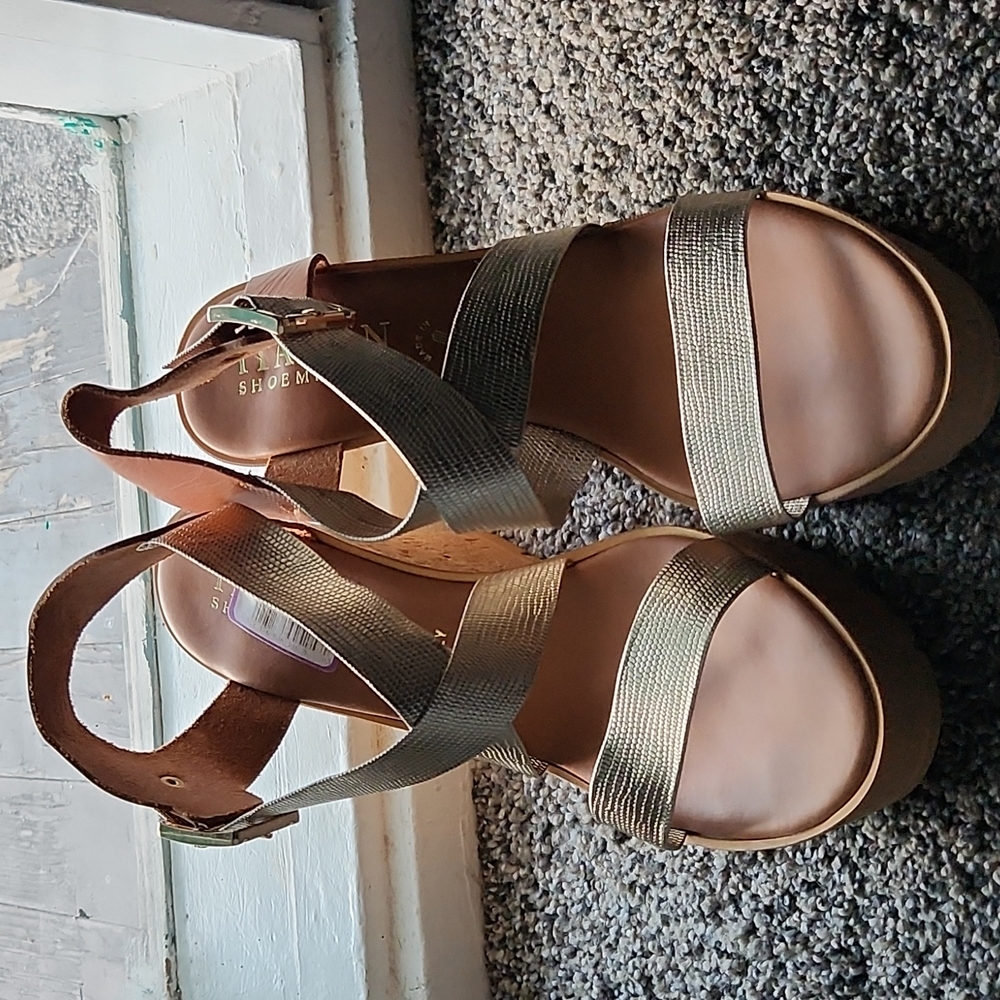 Yan wedges with gold straps